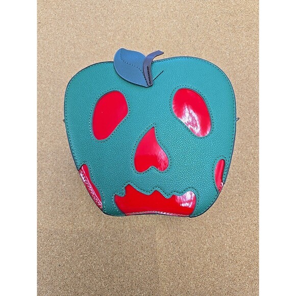 NWOT Poison Apple Snow White Crossbody (B5) - Picture 2 of 9